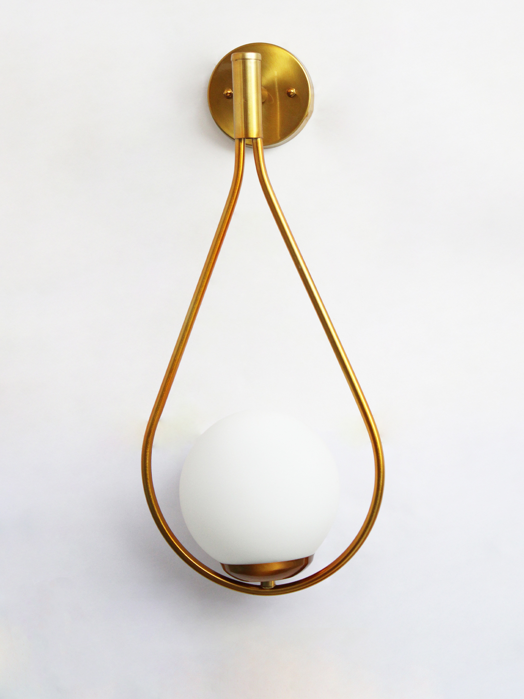 Modern Brass Wall Light – Frosted Globe Sconce Modern Brass Wall Light – Frosted Globe Sconce