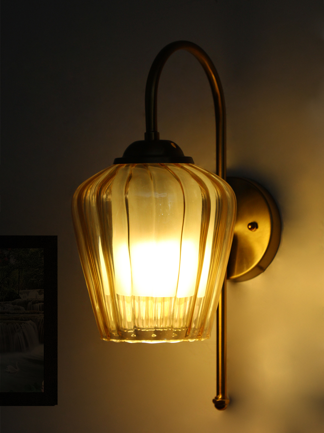 Antique Bend Gold Tulip Shape Wall Light Antique Bend Gold Tulip Shape Wall Light